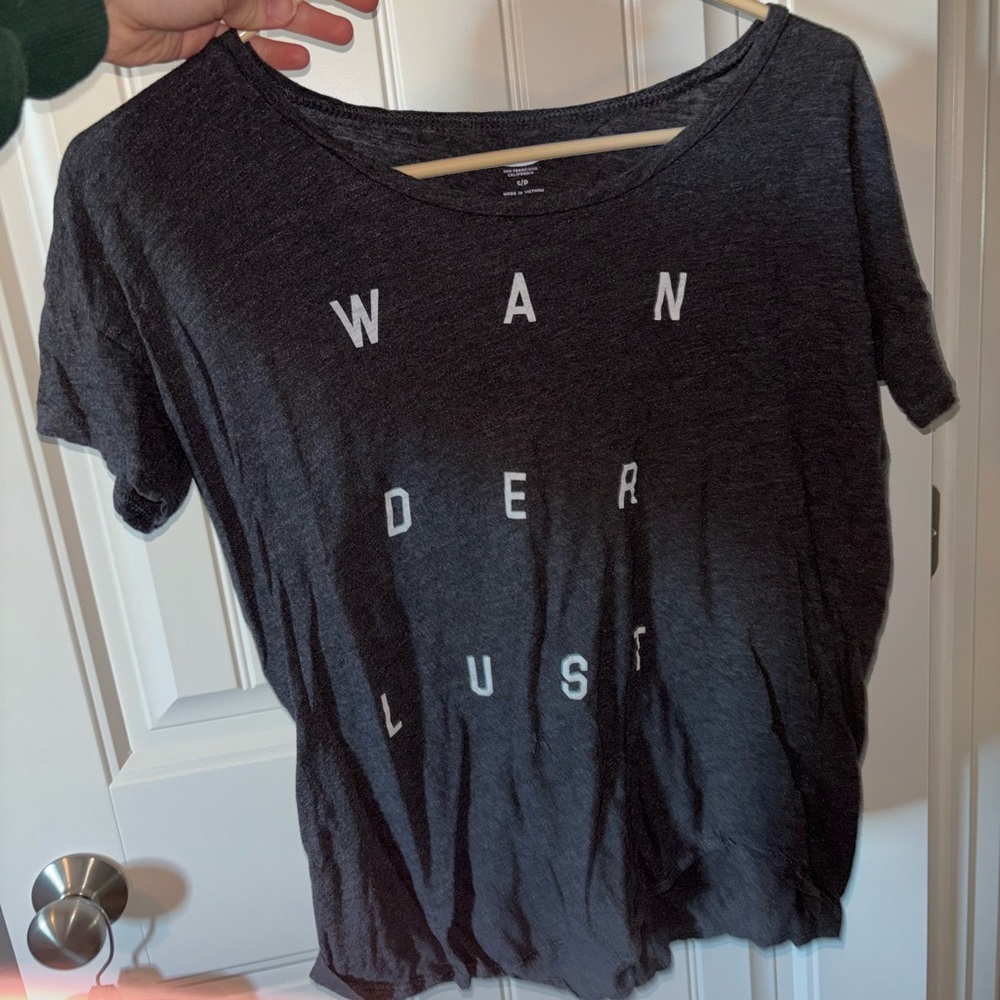 Old Navy Women’s Gray Wanderlust Tee- size small
